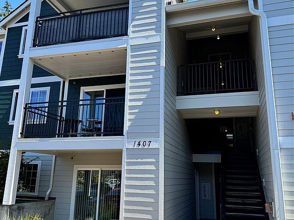 2nd image of 1407 Evergreen Park Drive SW #303