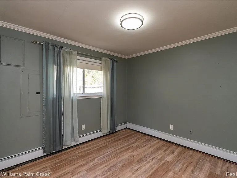 27425 Townley St — Photo 12
