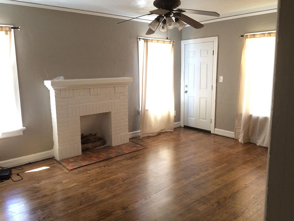 Living Room @ 2008 N Ross