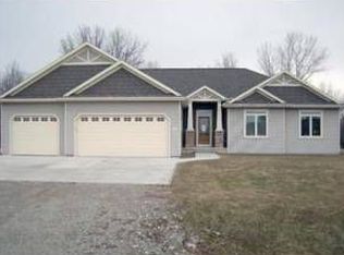 1560 McIntosh Ct, Oshkosh, WI 54904