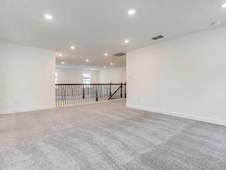 9836 Derbyshire Dr — Photo 77