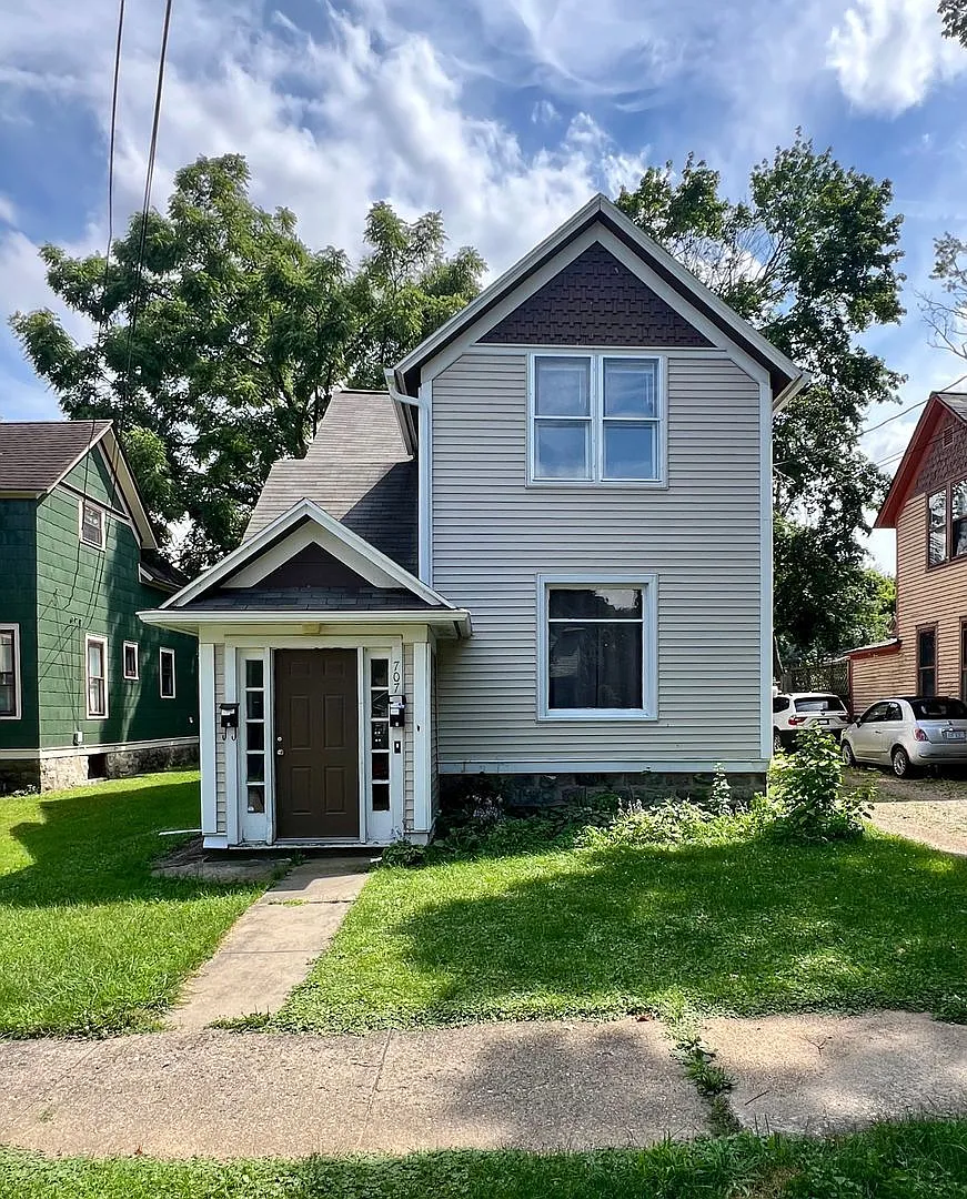2 bed, 1.0 bath, $875 — Photo 1