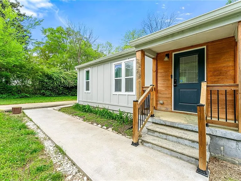 2222 Penelope St NW — Photo 3
