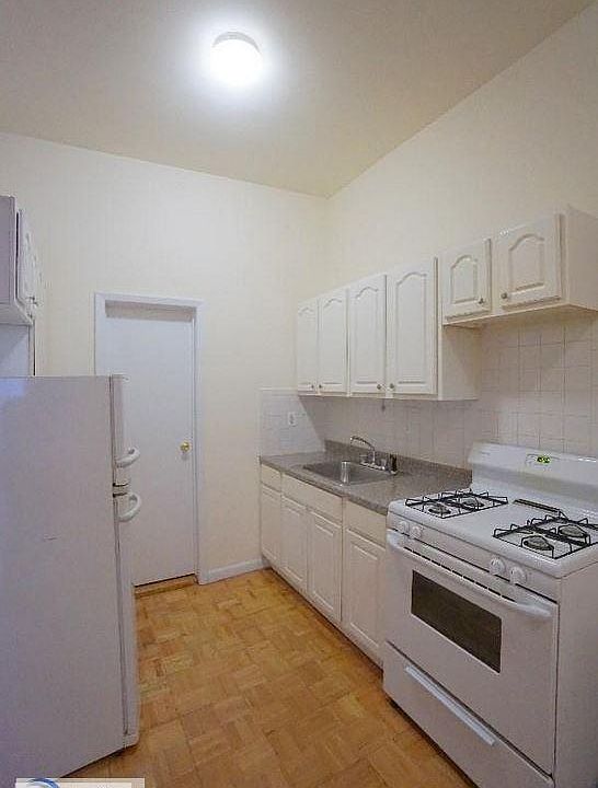 2nd image of 922 3rd Ave APT 3F