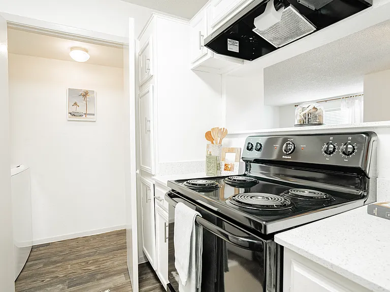 Riverwalk Apartments — Photo 8