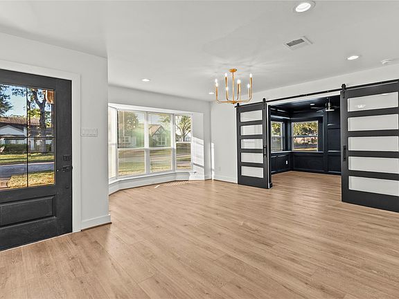 4th image of 2114 Eaglerock Dr
