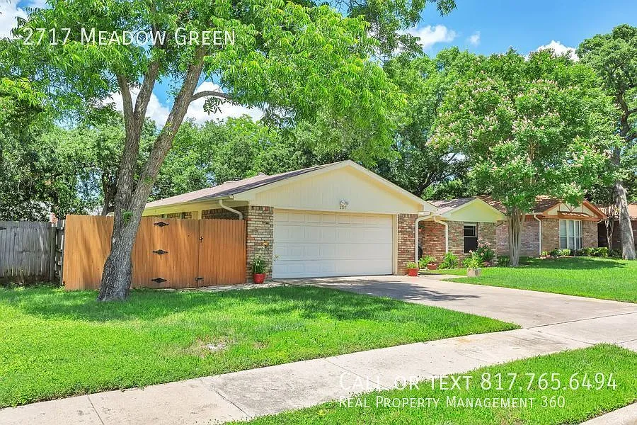 Building Photo - 2717 Meadow Grn