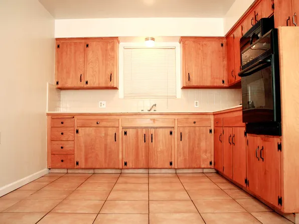 898 W San Gabriel Ave, Clovis, CA 93612