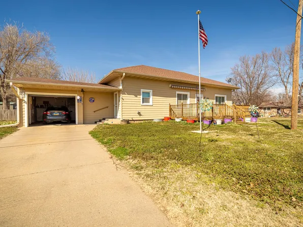 1004 Church St, Concordia, KS 66901