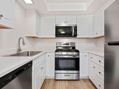 313 Northgate Dr APT D, Goleta, CA, 93117