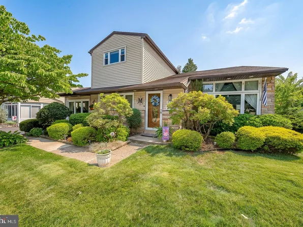 324 Warren Blvd, Broomall, PA 19008