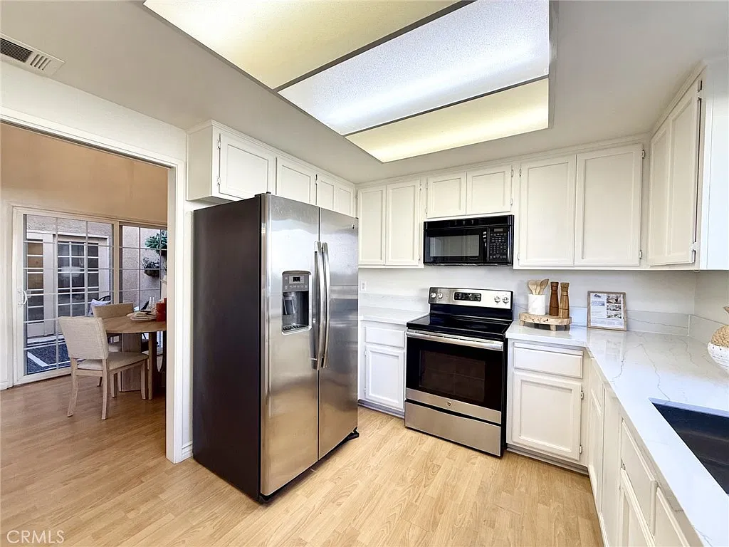 3 bed, 1386 sqft, $6,500 — Photo 4