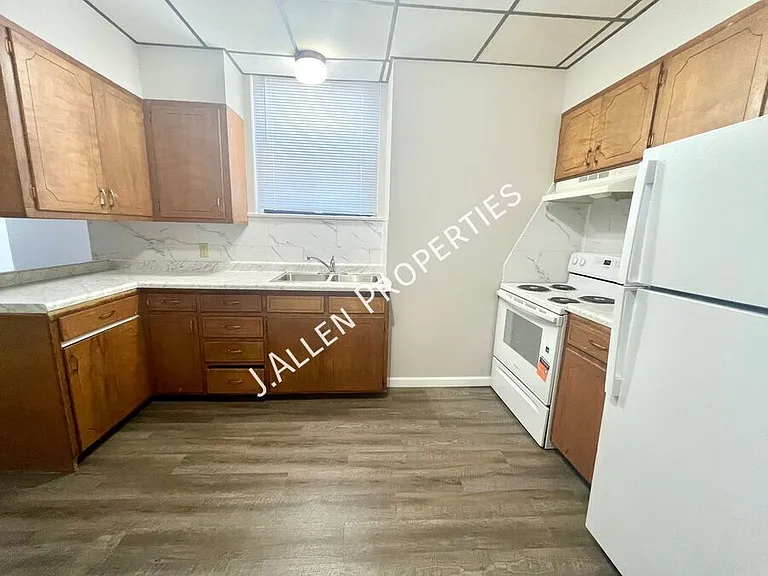 313 N 12th St #304 — Photo 2