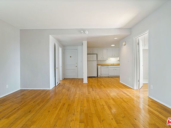 4th image of 1323 N Olive Dr #25B