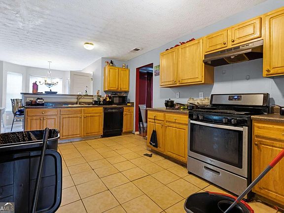 3rd image of 547 Zoie Ln