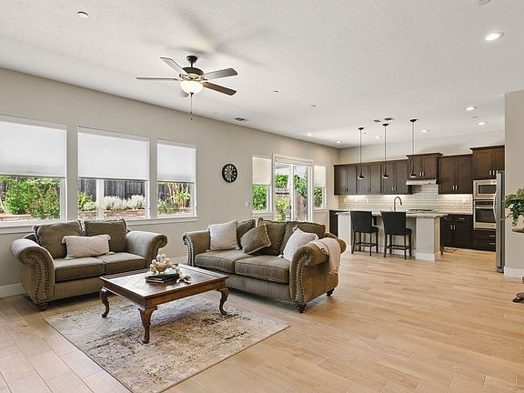 3rd image of 4203 Mockingbird Ct