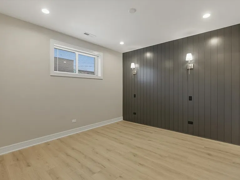 4932 S Champlain Ave #1 — Photo 8