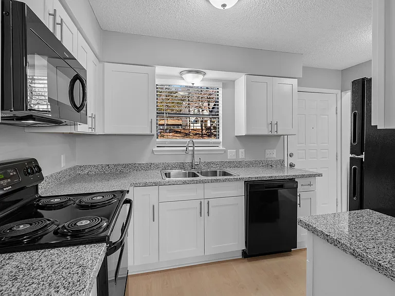 1377 E Sequoyah Ct — Photo 6