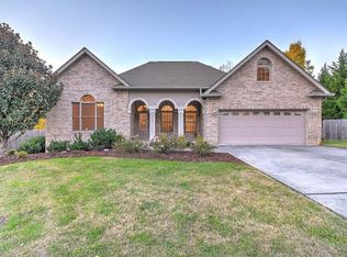 310 Woodbriar Dr, Johnson City, TN 37604