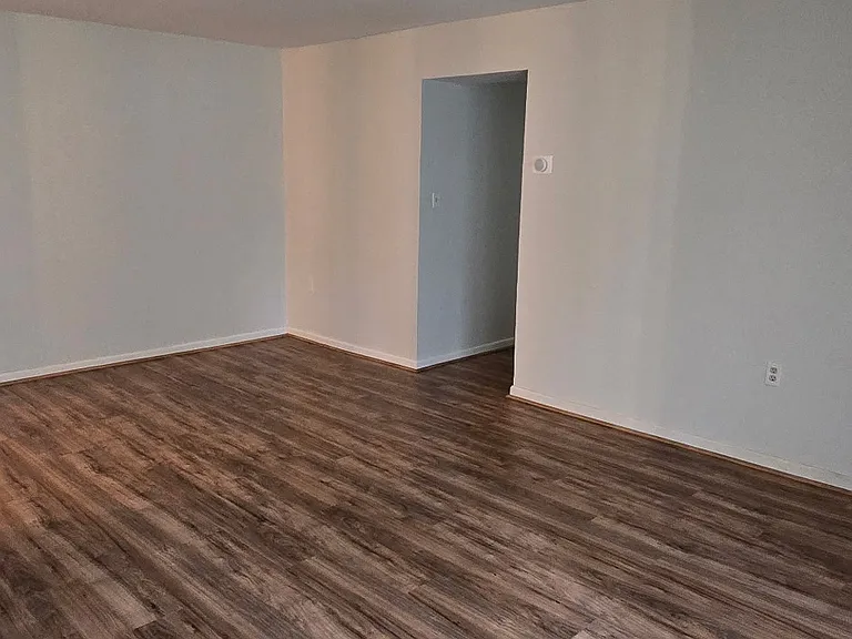 8503 Falls Run Rd #B — Photo 10