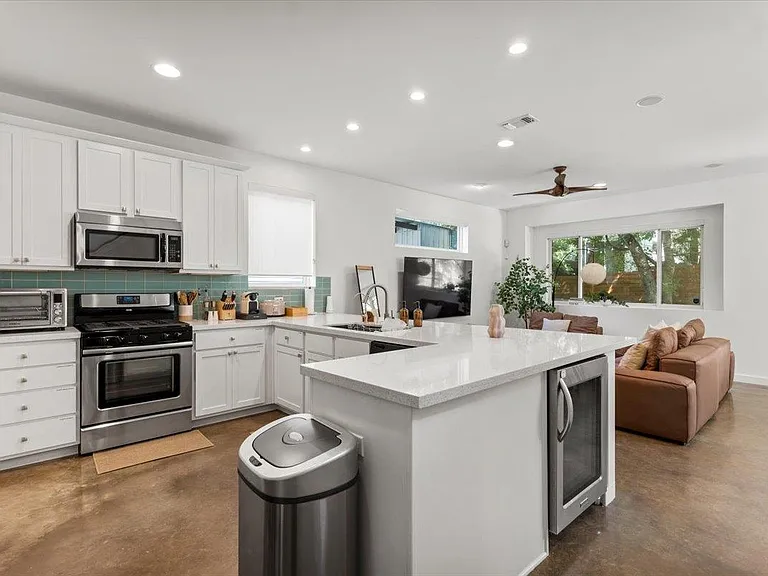 3505 Villa Ct #10 — Photo 3