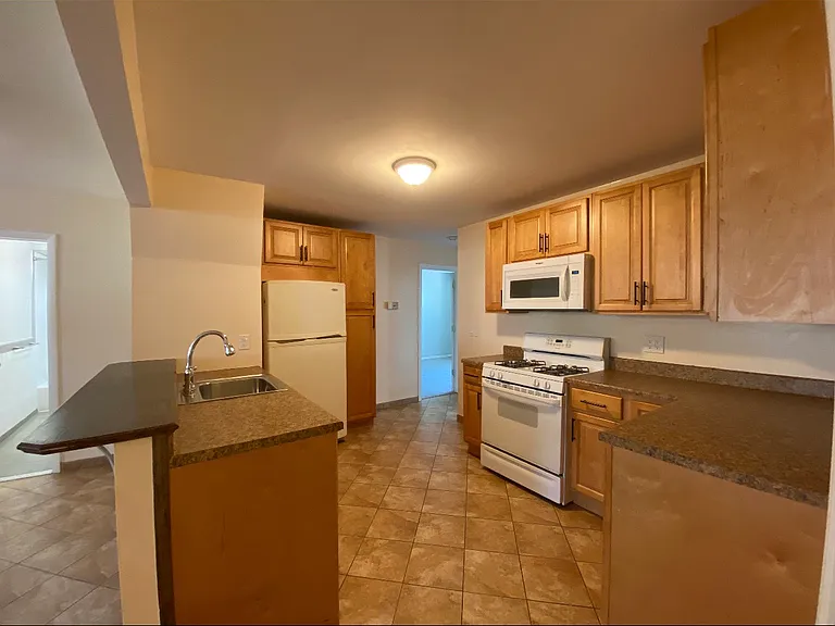 8 Birchwood Ave #1 — Photo 1