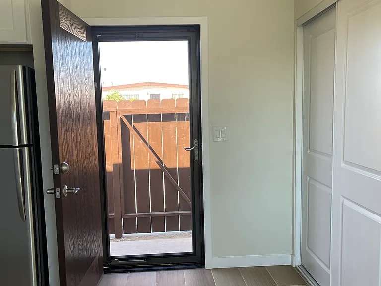 1005 Neptune Dr — Photo 16