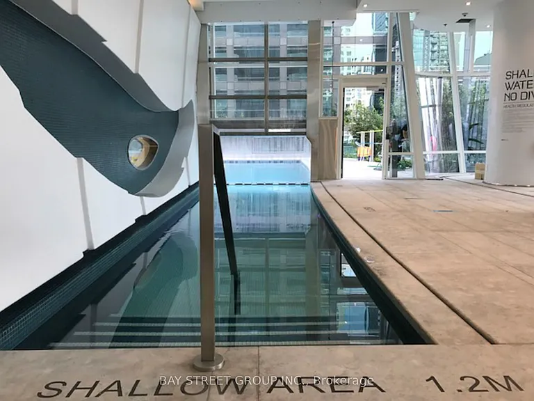 1 Bloor St E #4108 — Photo 32
