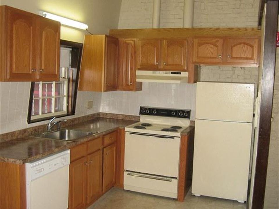 1st image of 19 Highland Ave #3