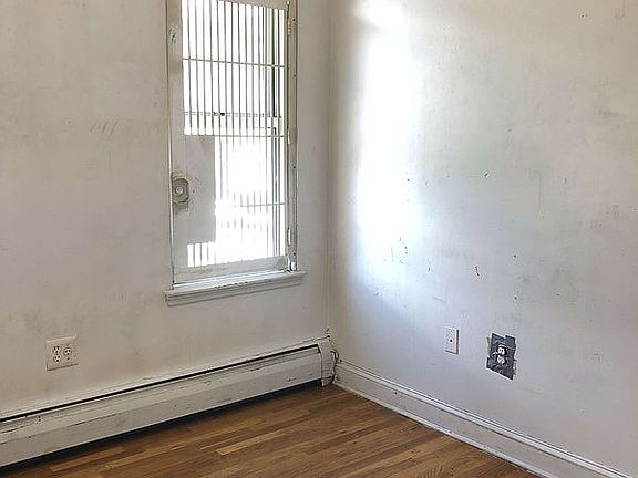 3rd image of 820 Saint Nicholas Ave #23
