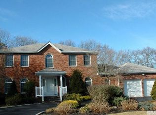 52 Sunhill Rd, Nesconset, NY 11767