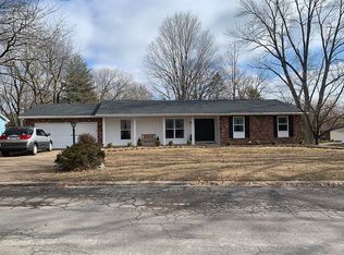 921 Surrey Ct, Edwardsville, IL 62025