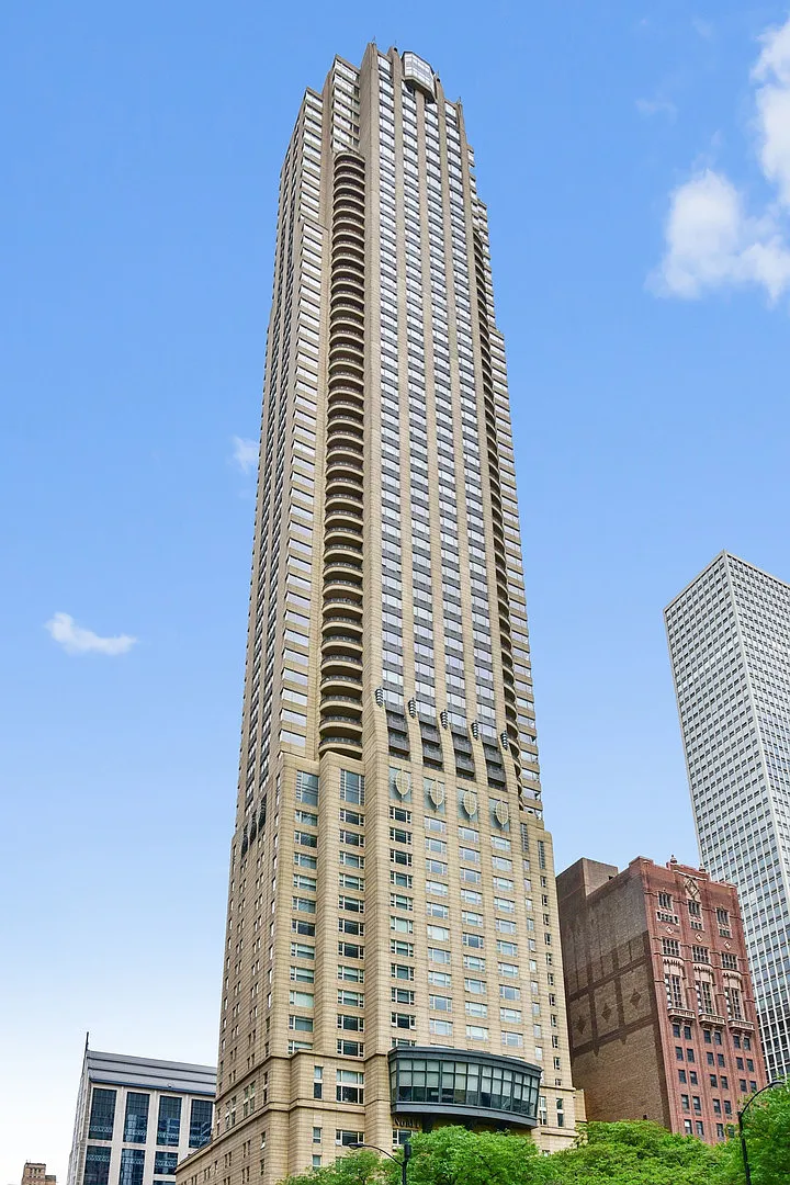 800 N Michigan Ave APT 2101 photo 1