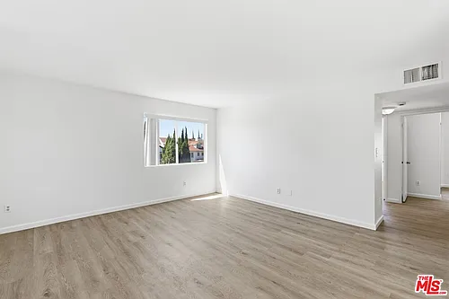1002 N Edgemont St #7 Photo 1