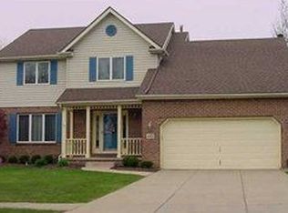 60 S Castlerock Ln, East Amherst, NY 14051