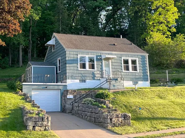 200 W 32nd St, Dubuque, IA 52001