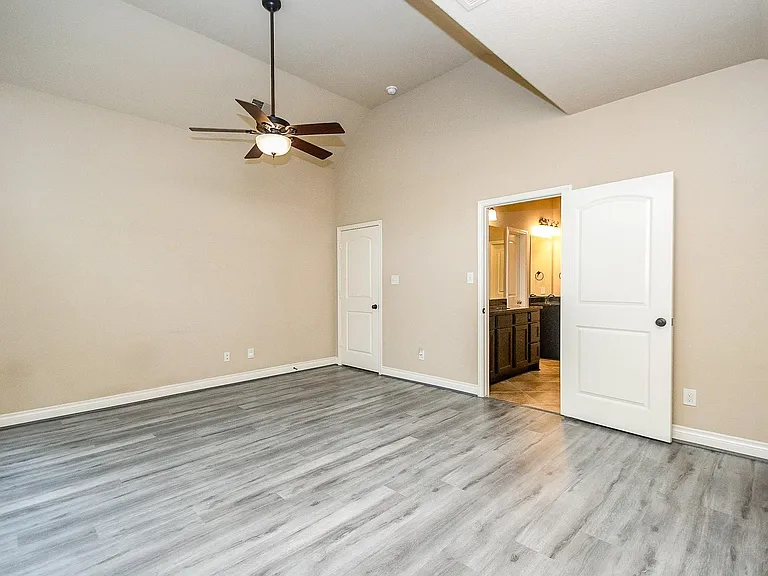 2911 Village Brook Ln — Photo 20