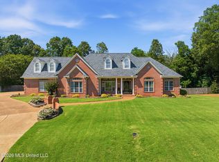 2582 Dickens Place Dr, Southaven, MS 38671