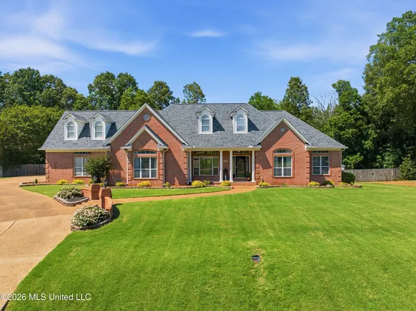 2582 Dickens Place Dr, Southaven, MS 38671