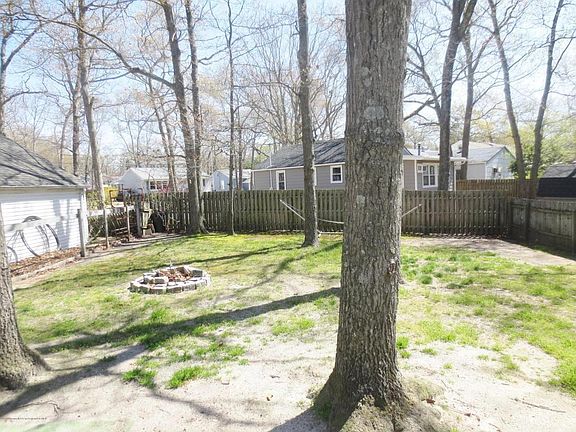 2nd image of 936 Lakeside Dr N