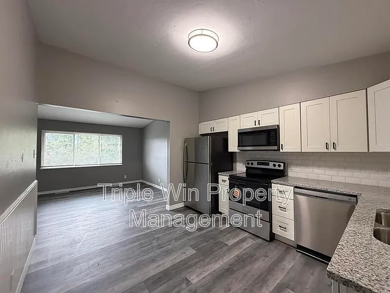 63 Patricia Pl — Photo 9