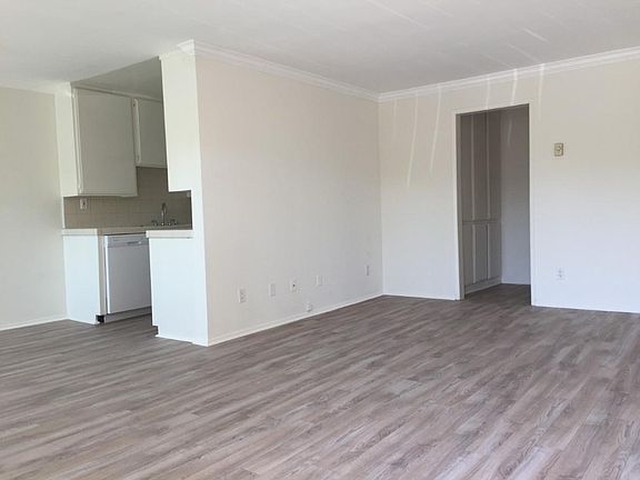 2nd image of 949 Lincoln Blvd