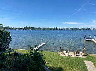 611 E Shore Dr, Whitmore Lake, MI 48189