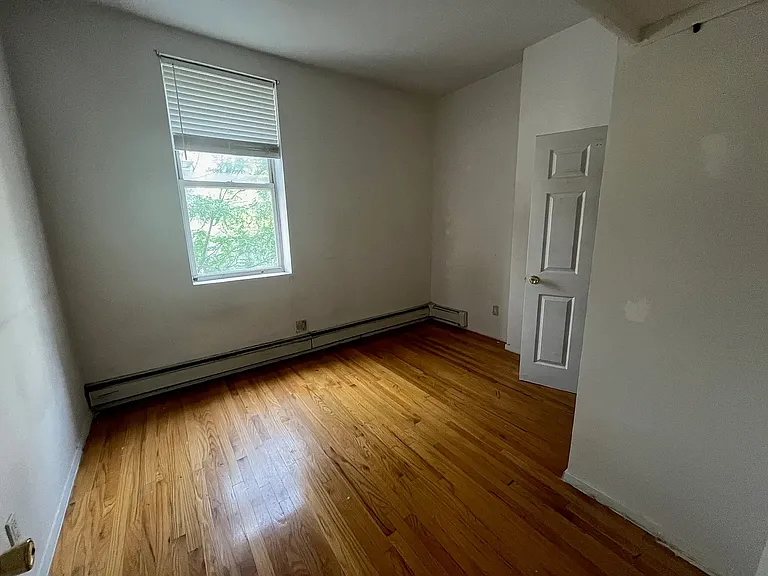 1065 Manhattan Ave #2L — Photo 2