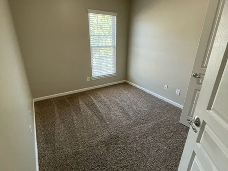 1054 Drayton Ct — Photo 18