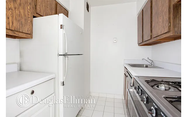 Sold by Douglas Elliman | media 14