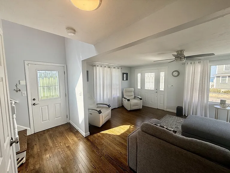 735 Sea St — Photo 5