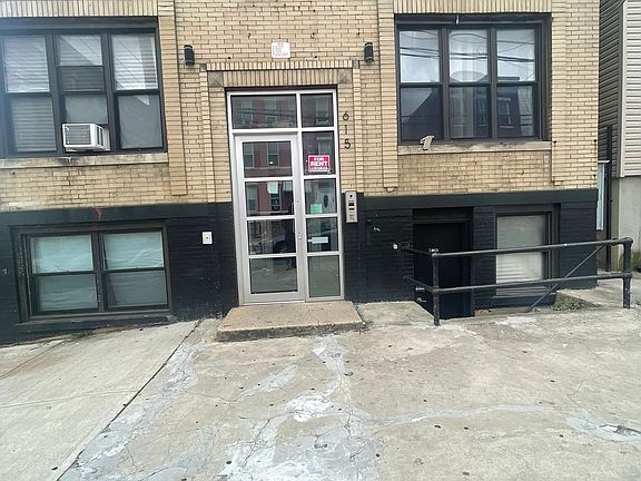 3rd image of 615 Bramhall Ave #B1