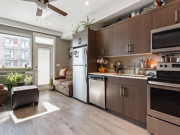 4th image of 925 Leon Ave #425