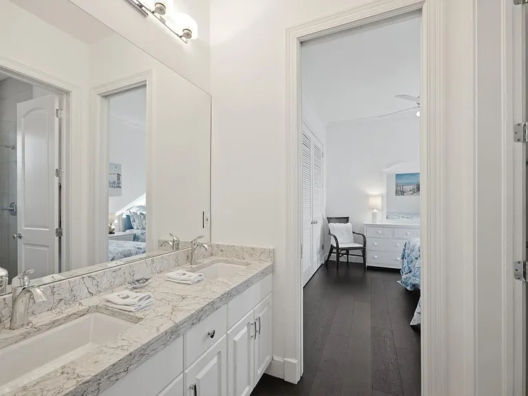 2540 Half Moon Walk — Photo 39